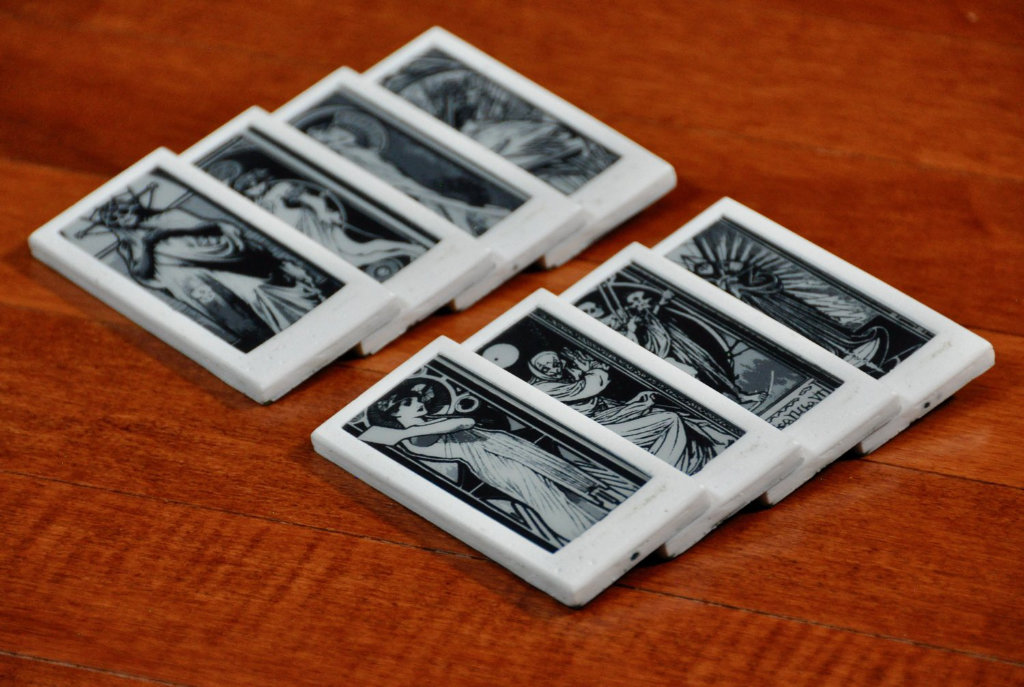 E-ink playing cards